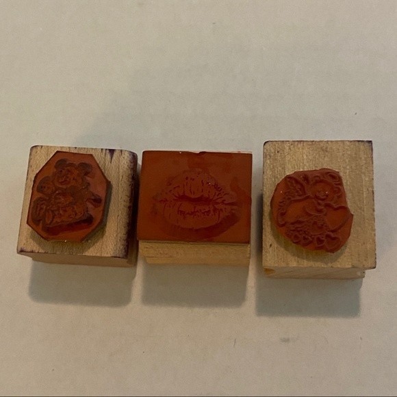 Bundle of 3 Wood Mounted Rubber Stamps, Lips, 2 Teddy Bears, 1“ square Crafts - Picture 2 of 2